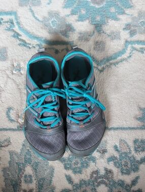 Gray Athletic Sneakers with Teal Accents